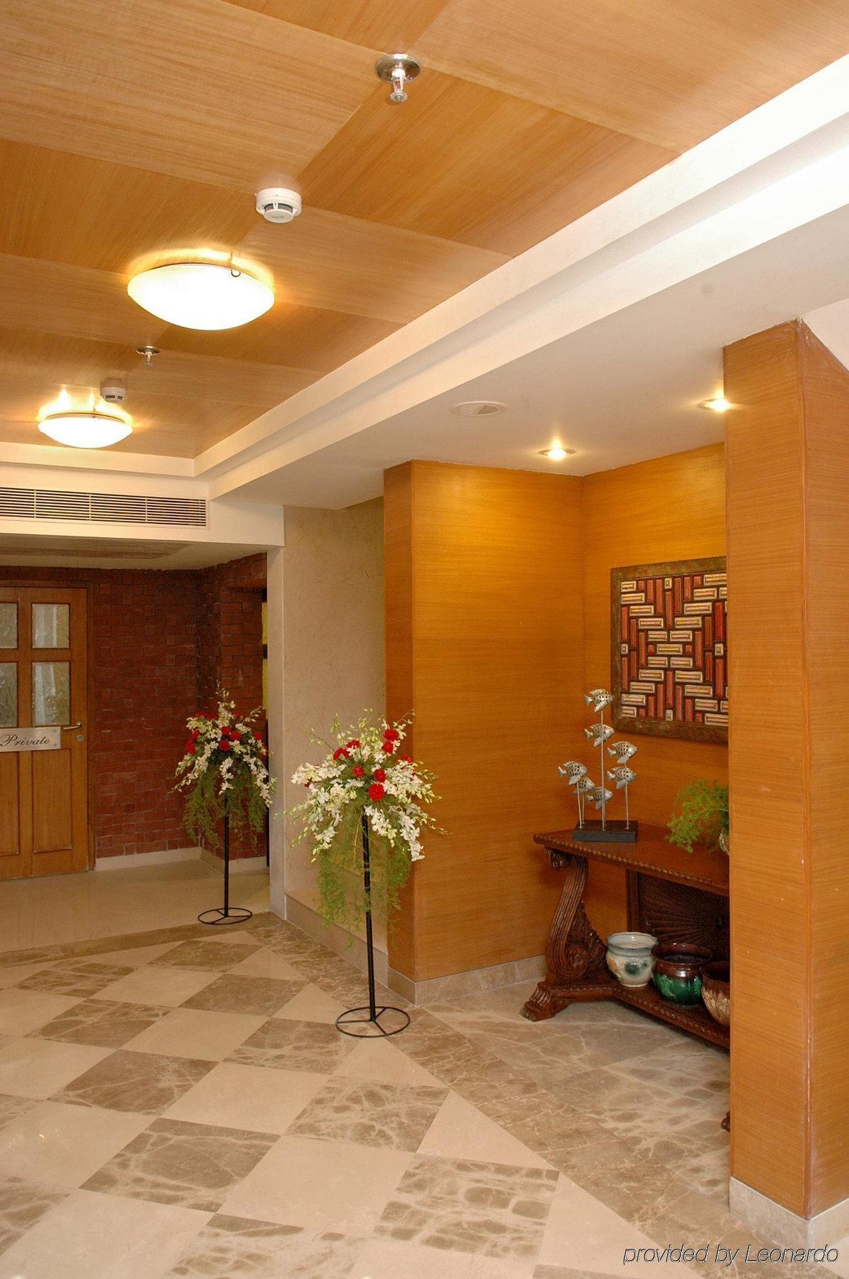होटल Bloomsuites L 4*