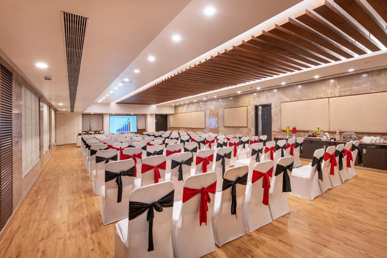 होटल Bloomsuites L Ahmedabad